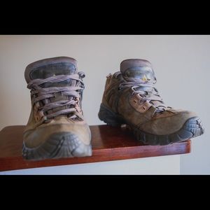 Vasque Mantra 2.0 GTX men’s waterproof hiking shoe